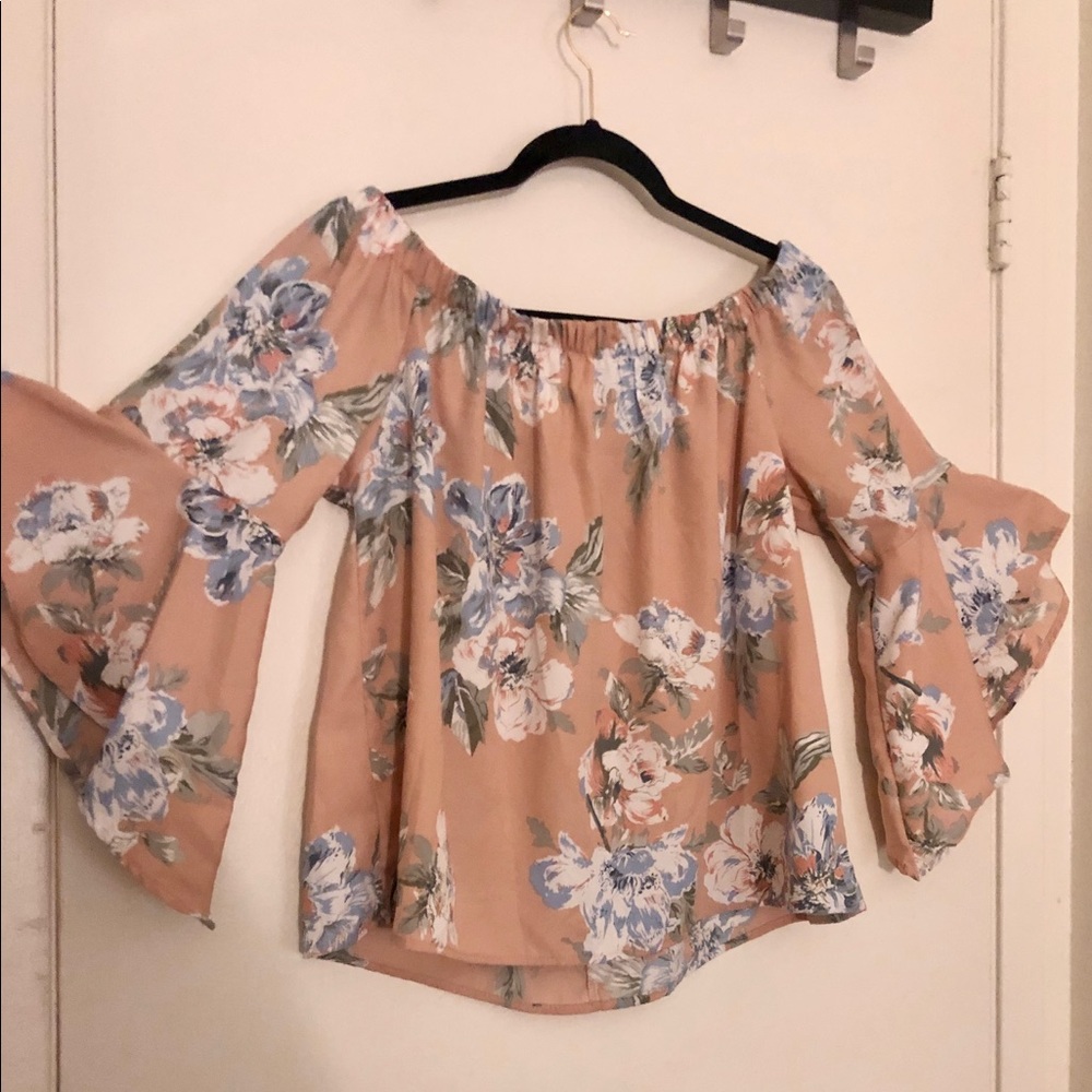 OFF SHOULDERS Top! Fun sleeves